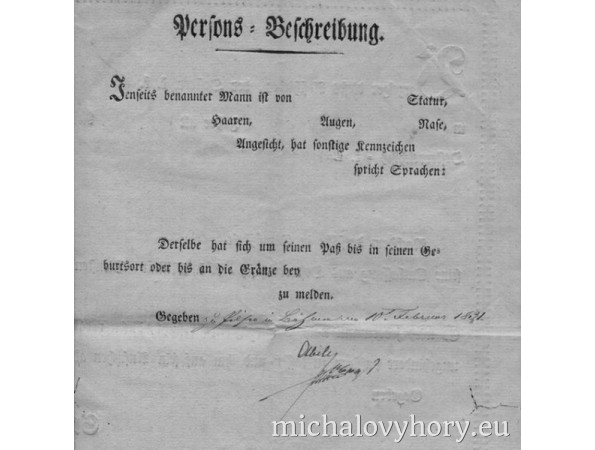 Titulní strana propouštěcího listu. S vypisováním kolonek (zde popis osoby) si vojenští úředníci moc hlavu nelámali